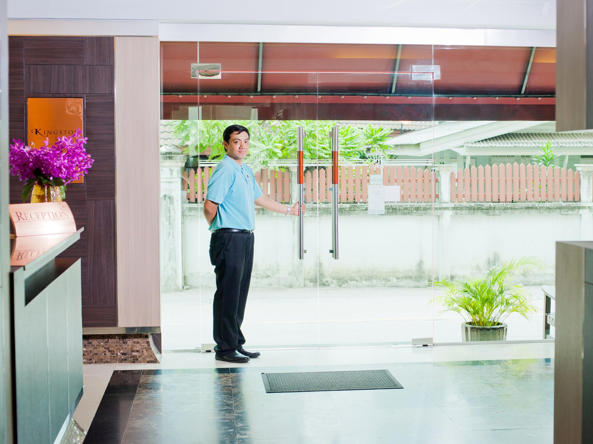 Kingston Suites Bangkok Bagian luar foto